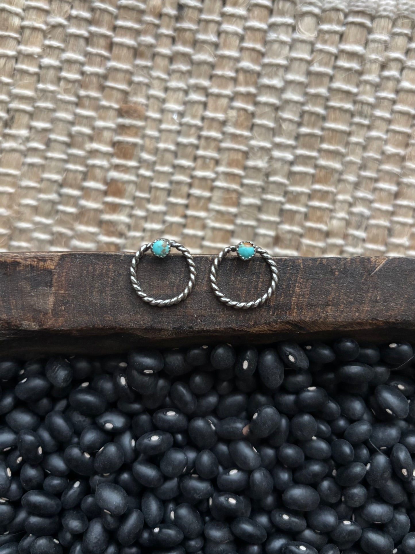 Round loopy studs