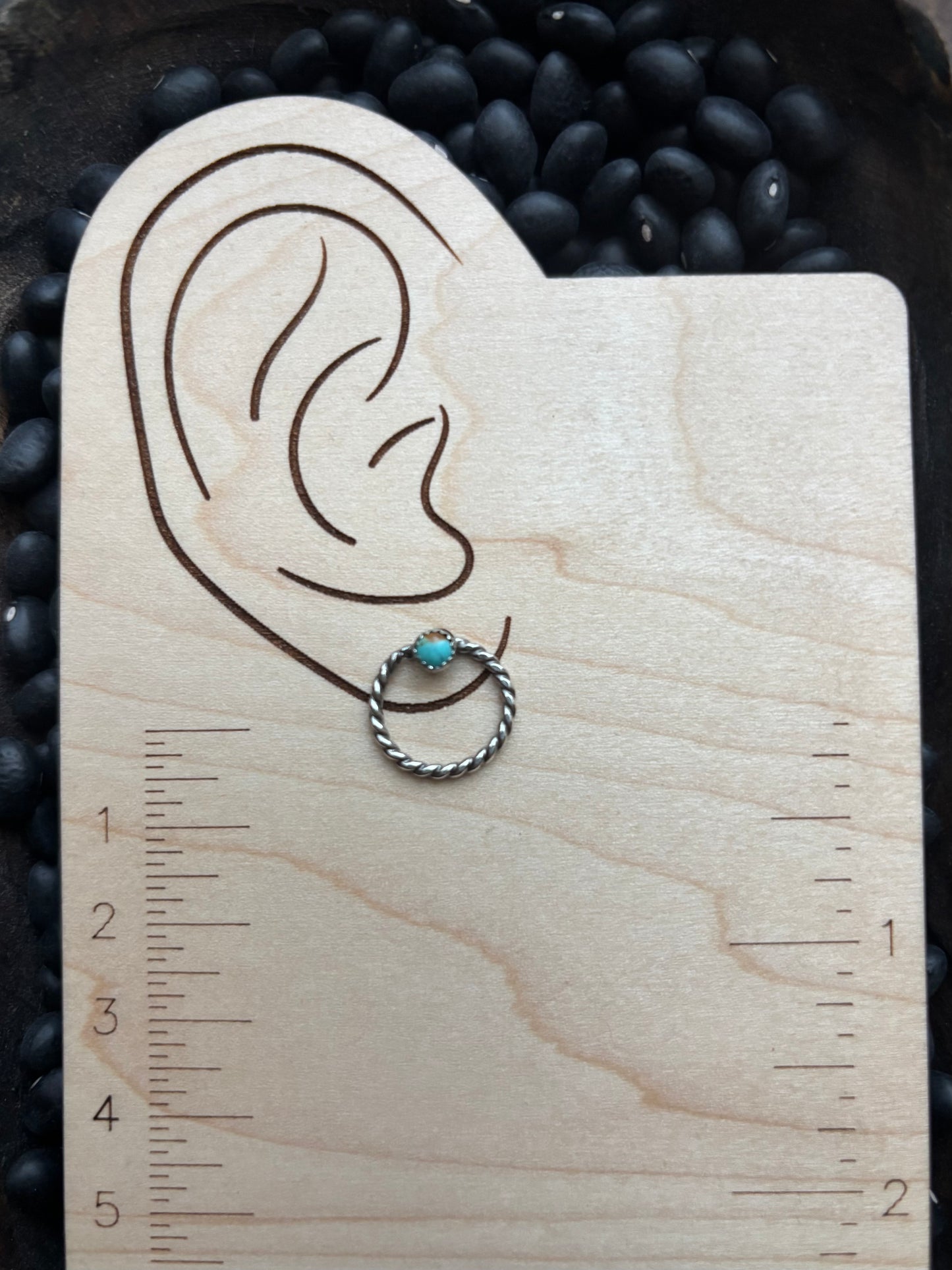 Round loopy studs